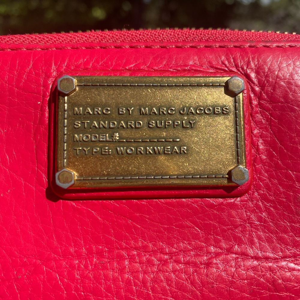 Marc By Marc Jacobs Red Leather Wristlet with Gold Plaque - Picture 3 of 10